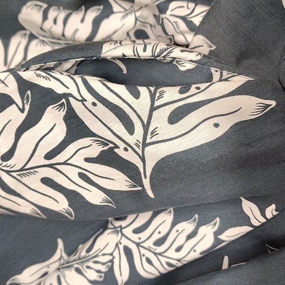 Chic Dark Gray and White Leaf Print Midi Dress Made In Hawaii B24 X - Picture 8 of 9